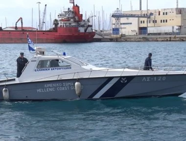 Εισροή υδάτων σε μικρό φορτηγό-πλοίο ανοιχτά της Σαλαμίνας